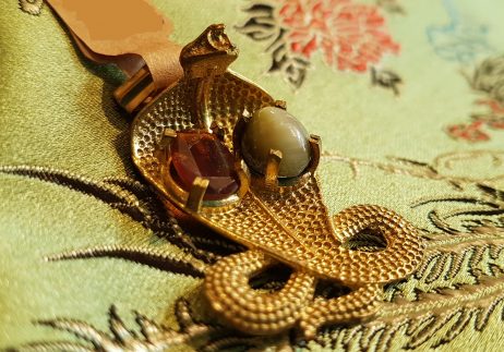 Pingente Kundalini em Bronze com Granada e Olho de Gato - Image 2