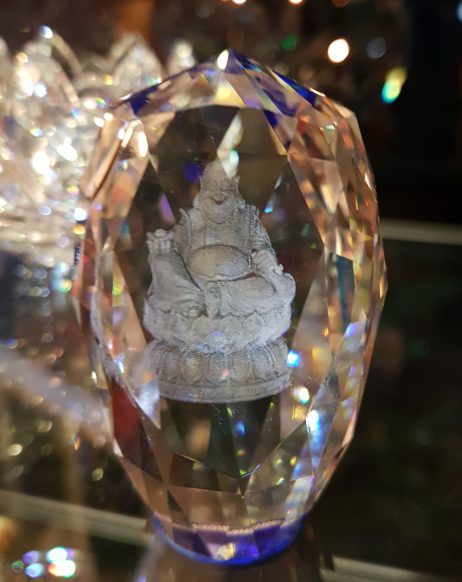 Buddha de Cristal com Base Azul