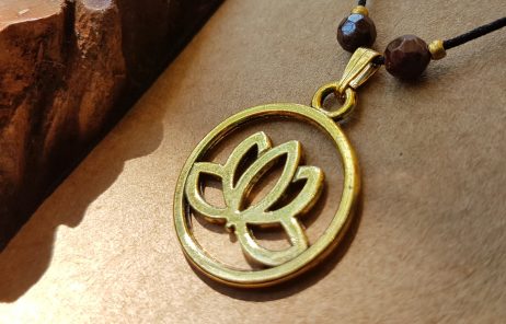 Cordão com Pingente Flor de Lótus e Granada - Image 4