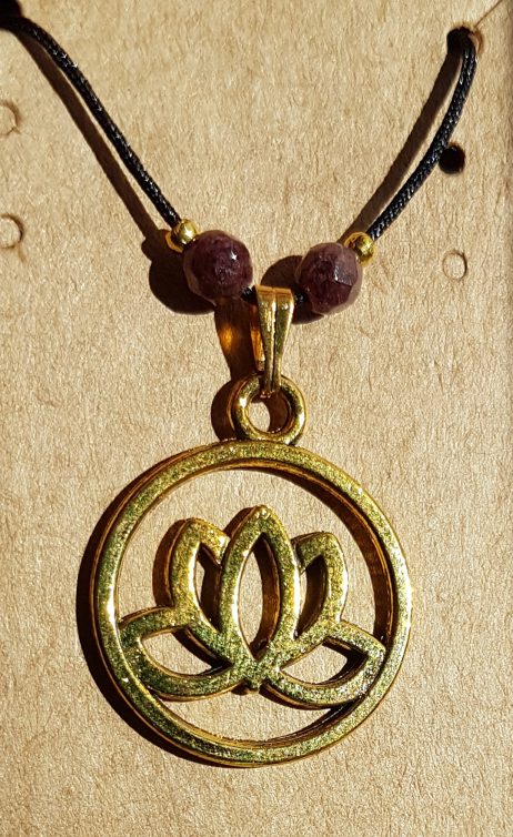 Cordão com Pingente Flor de Lótus e Granada - Image 3