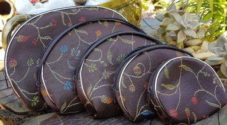 Conjunto de 5 Bolsas Necessaire em Brocado Marrom