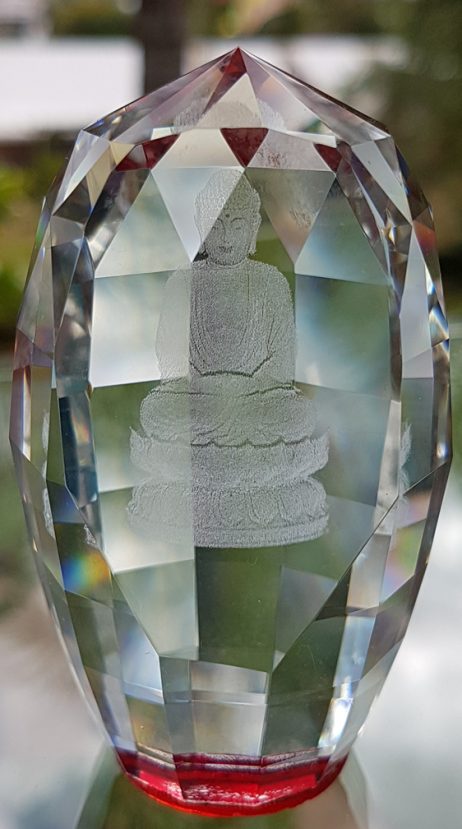 Buddha Amitaba de Cristal com Base Vermelha
