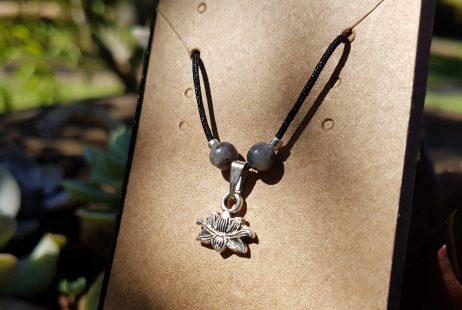 Cordão com Pingente Flor de Lótus e Labradorita - Image 2