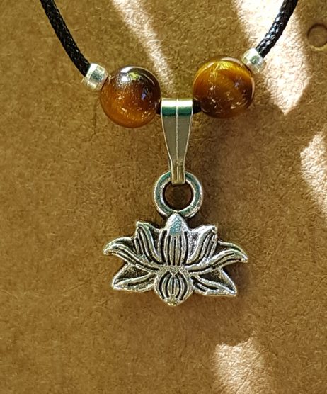 Cordão com Pingente Flor de Lótus e Olho de Tigre - Image 2