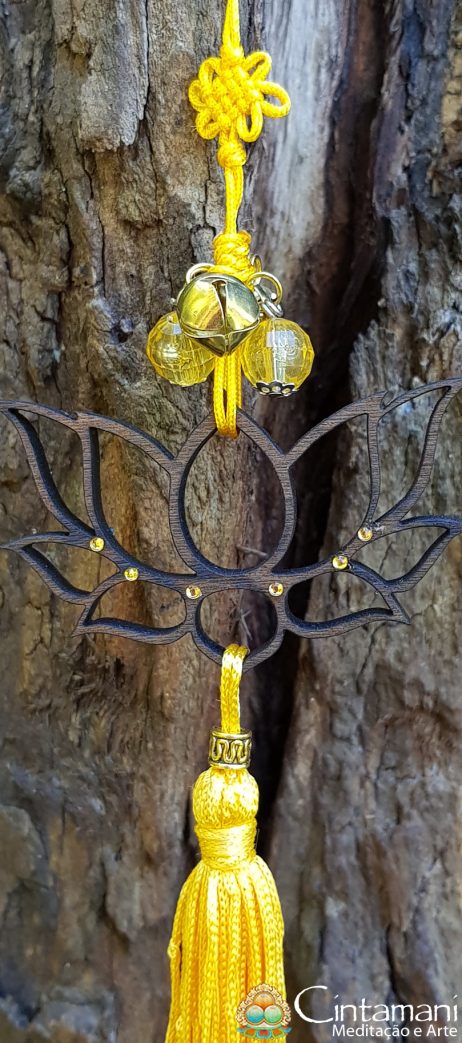 Amuleto Pendente em Madeira Flor de Lótus com Tassel e Sinos - Amarelo - Image 2