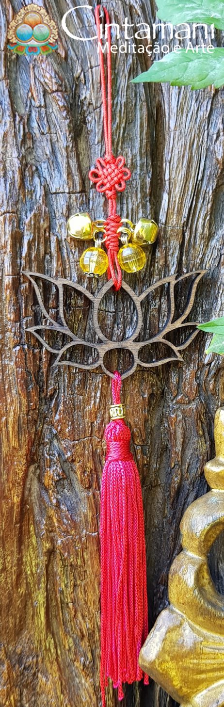 Amuleto Pendente em Madeira Flor de Lótus com Tassel e Sinos - Vermelho