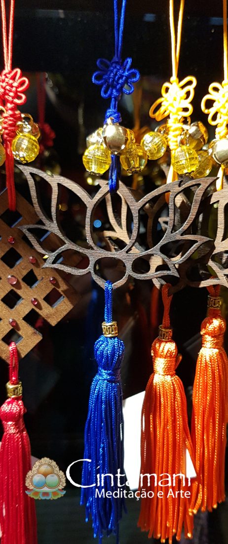 Amuleto Pendente em Madeira Flor de Lótus com Tassel e Sinos - Azul Marinho