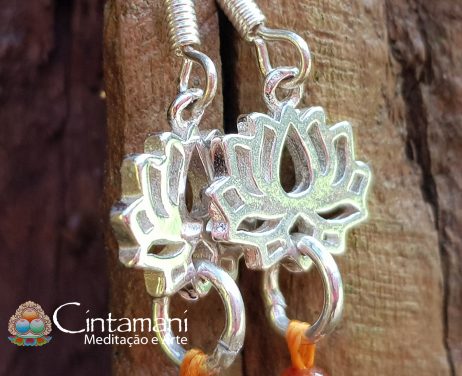 Brincos Flor de Lótus em Prata 925 com Granada Piropo Microfacetada - Ornamentos Éthnicos Tibetanos - Image 2