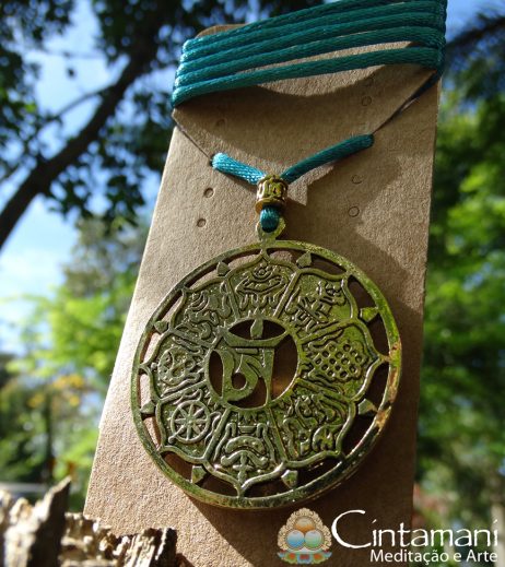 Mandala dos Oito Símbolos Auspiciosos com Sílaba OM - Dourada com Fio Azul - Image 3