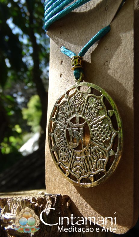 Mandala dos Oito Símbolos Auspiciosos com Sílaba OM - Dourada com Fio Azul - Image 2