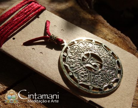 Mandala dos Oito Símbolos Auspiciosos com Sílaba OM - Dourada com Fio Vinho - Image 2