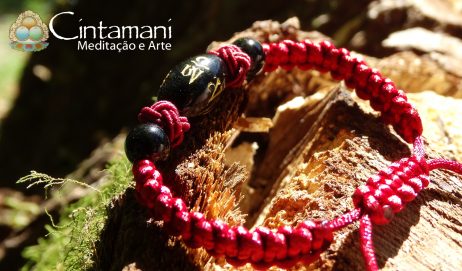 Pulseira da Amizade com Mantra da Compaixão em Ágata Natural - Macramê - Preta com Fio Bordeaux