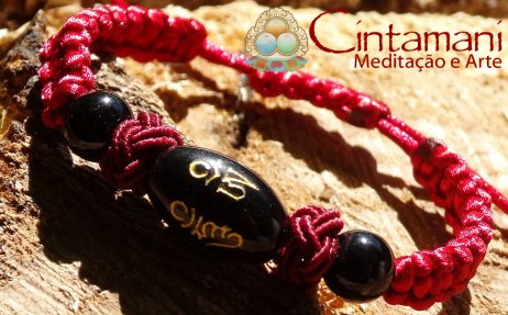 Pulseira da Amizade com Mantra da Compaixão em Ágata Natural - Macramê - Preta com Fio Bordeaux - Image 3