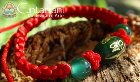 Pulseira da Amizade com Mantra da Compaixão em Ágata Natural - Macramê - Verde com Fio Vermelho