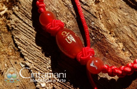 Pulseira da Amizade com Mantra da Compaixão em Ágata Natural - Macramê - Vermelha - Image 3