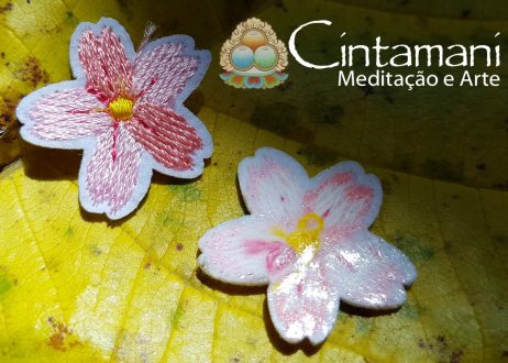 Aplique Bordado Flor Sakura - Ornamento para Roupas, Artesanato e Decoração Tibetana Típica