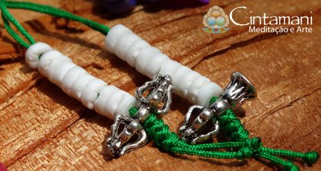 Contador de Mantras para Mala em Concha Rústica- Com Sino, Dorje e Nó da Linhagem - Fio Verde - Image 2