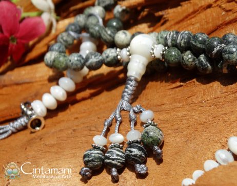 Mala Budista de 108contas em Olho de Tigre Verde 6mm e Madrepérola - Rosário Tibetano - Japamala