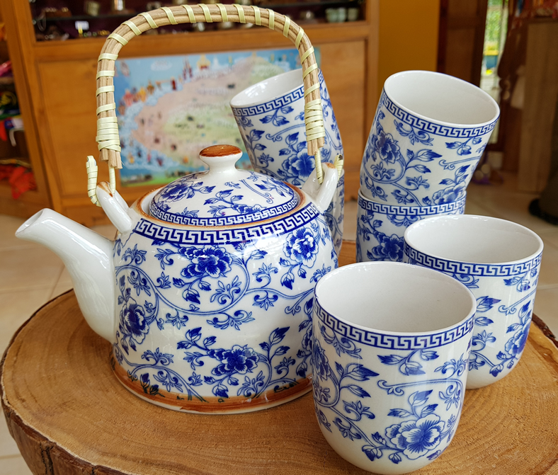 Conjunto de Chá com Bule, Infusor e 6 copos em Porcelana – Peôneas Azul e  Branco
